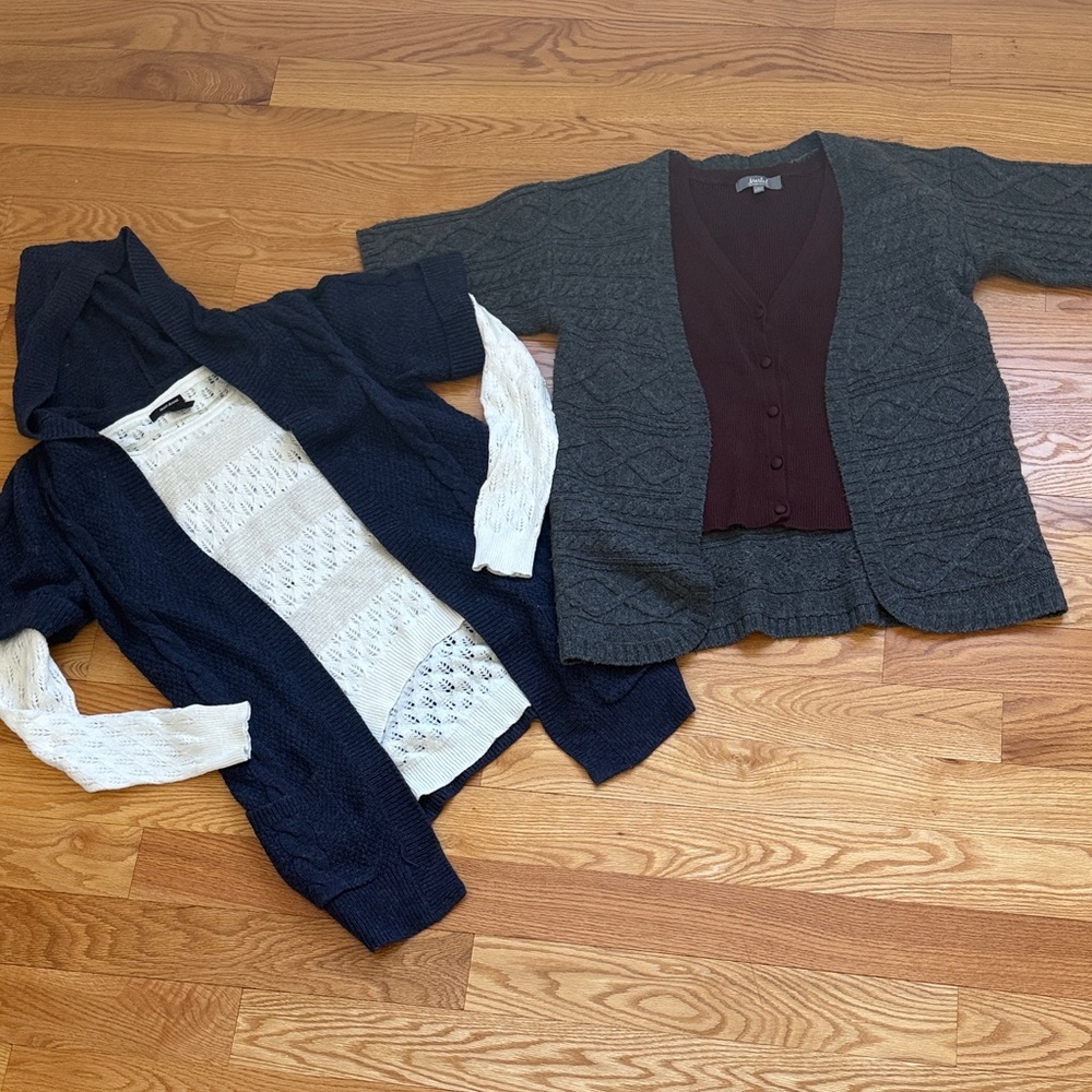 Bundle 4 Sweaters Size Medium